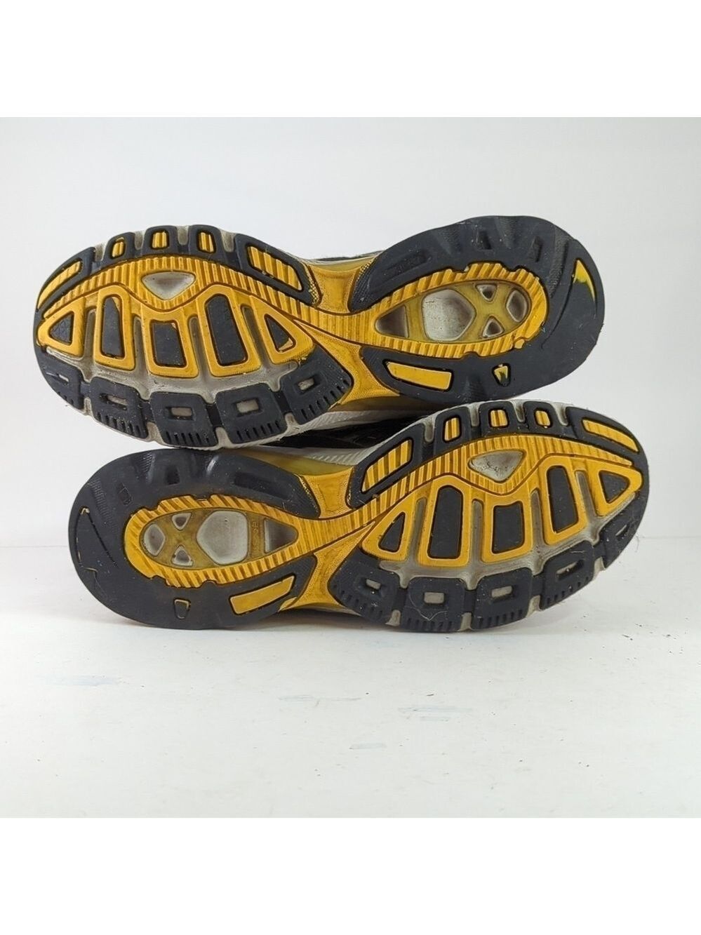 ADIDAS Boost shoes - Picture 4 of 5